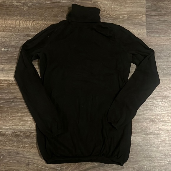 GAP Sweaters - 🌑2/$16🌑 Gap lightweight turtleneck sweater